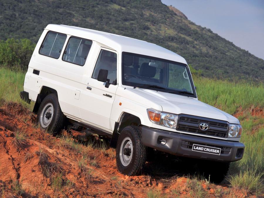  Toyota Land Cruiser 70 Wagon 2010 года  (ZA) (фото 11 из 21)